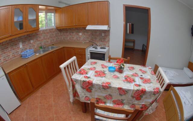 Tiku's Apartments