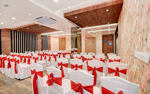 Capital O 30624 Hotel Triton