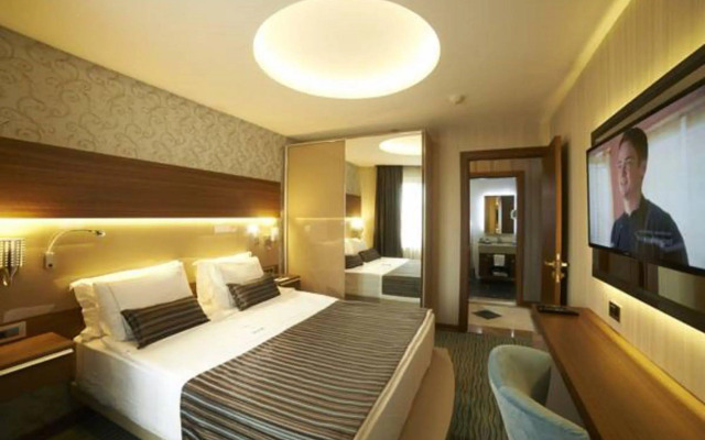 Saffron Hotel