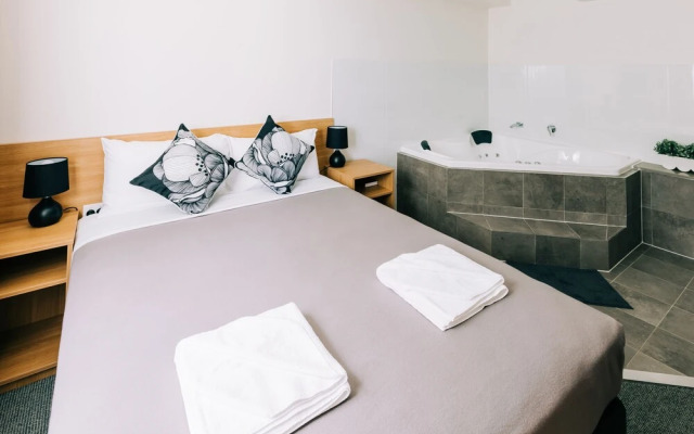 Voyager Motel