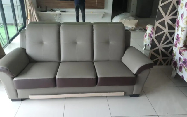 Luxury Homestay at Emira Residence