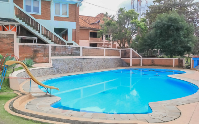 Urbanview Hotel Syariah Insani Cisarua Puncak