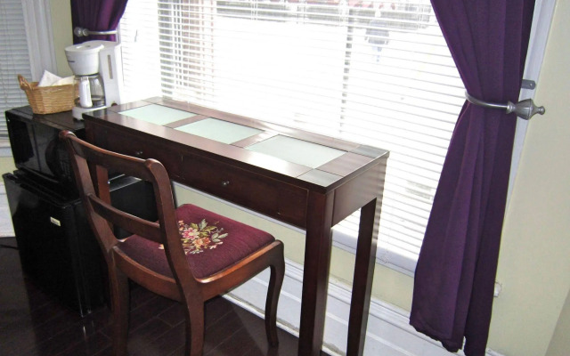 Spadina 11 Guesthouse