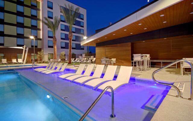 Home2 Suites by Hilton Las Vegas Convention Center