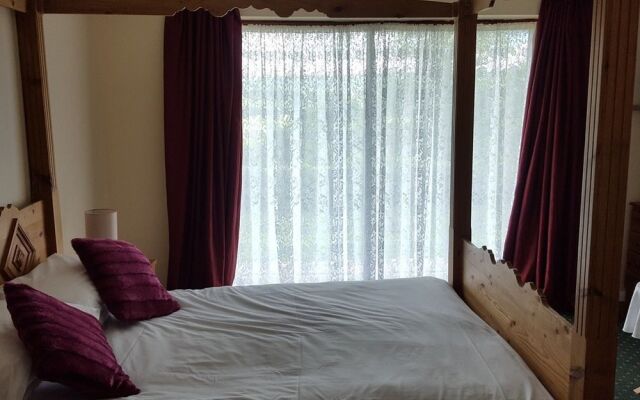 The Bear Inn and Burwash Motel