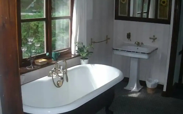 Horseshoe Pass Holiday Lets