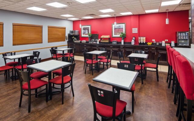 Spark by Hilton Oak Forest