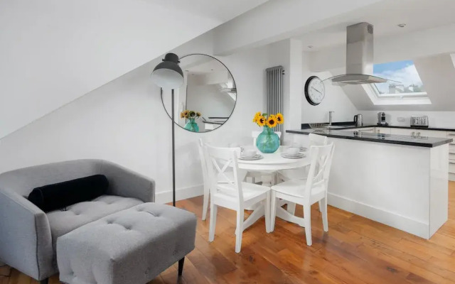 Modern 3 Bed Apartment - Parking