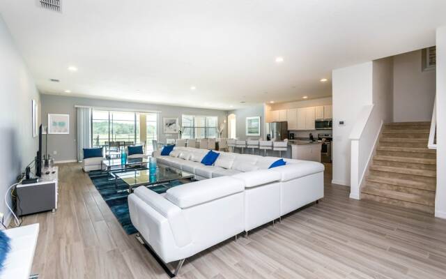 Solterra - 6140 Broad Oak Drive