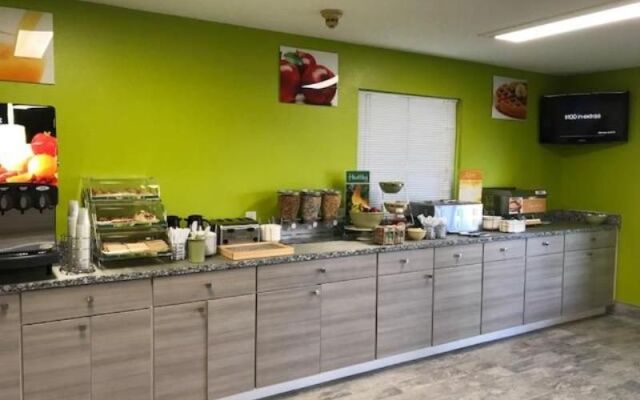 Quality Inn & Suites Metropolis I-24