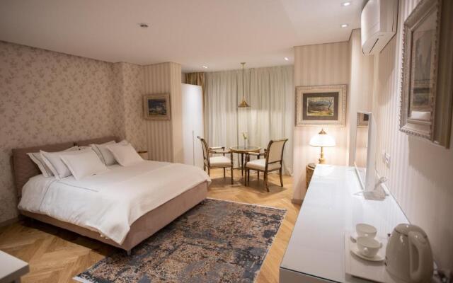 Seven Luxury Suites