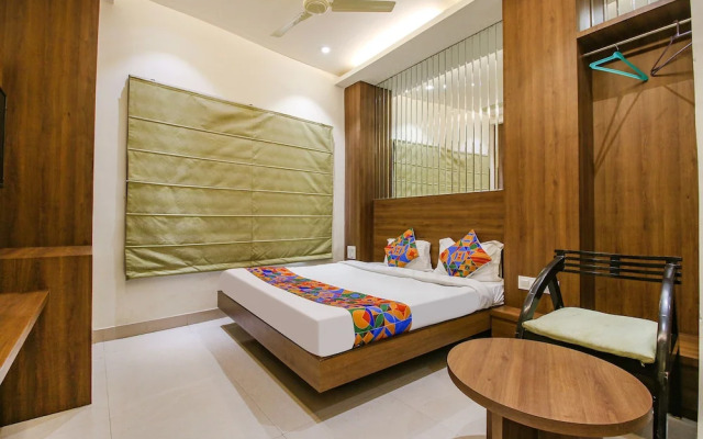 Fabhotel Royal Palace Ii