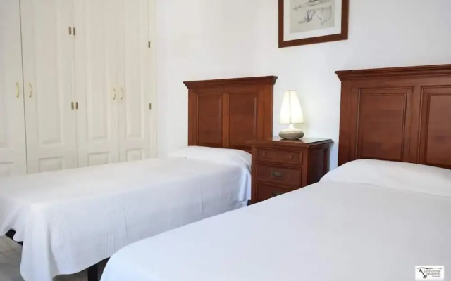 Bright 2 Bedroom First Floor F-4