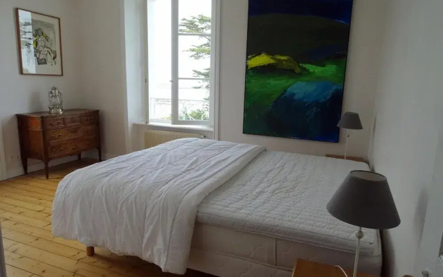Villa With Direct Access to the Beach