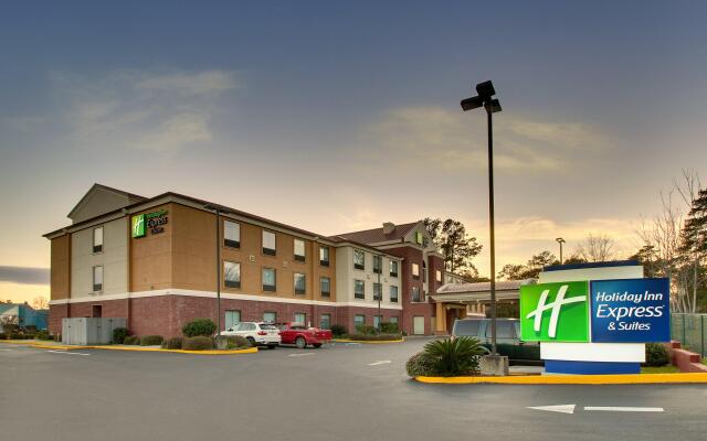 Holiday Inn Express & Suites Laurel