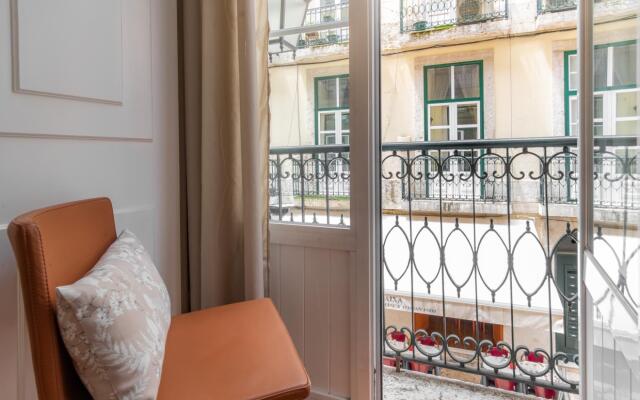 LV Premier Baixa CR2 Lift AC Center Balcony