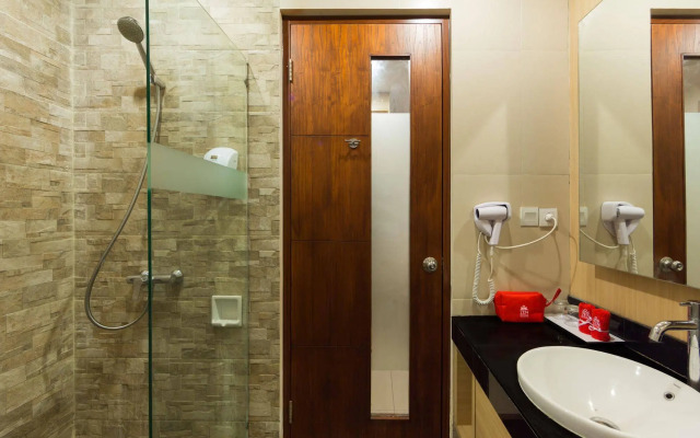 ZEN Rooms Kuta Tuban Suites