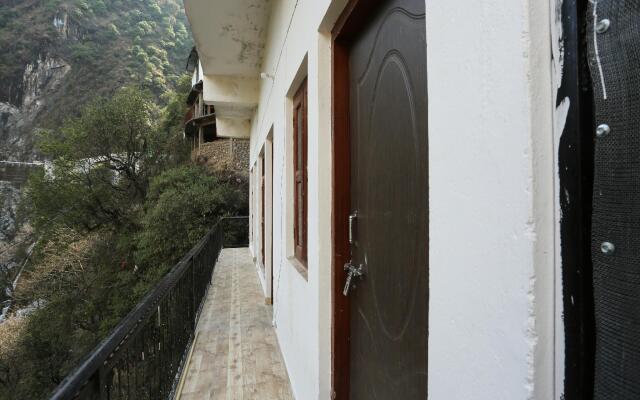 OYO Flagship 28382 Nautiyal Home Stay