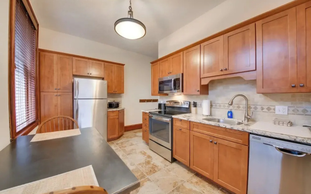 Ski & Explore! Charming Downtown Wallace Condo