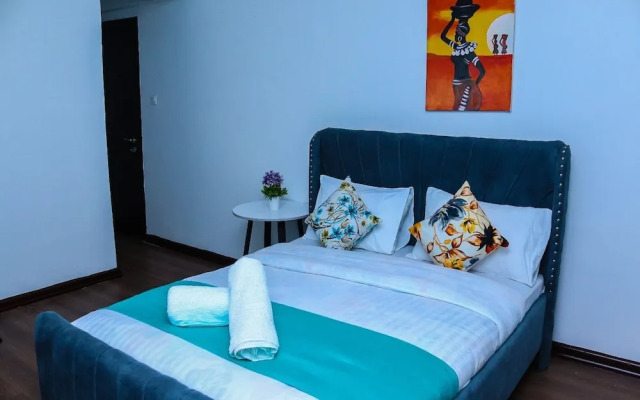Luxury 4 Bedroom with a Rooftop Pool
