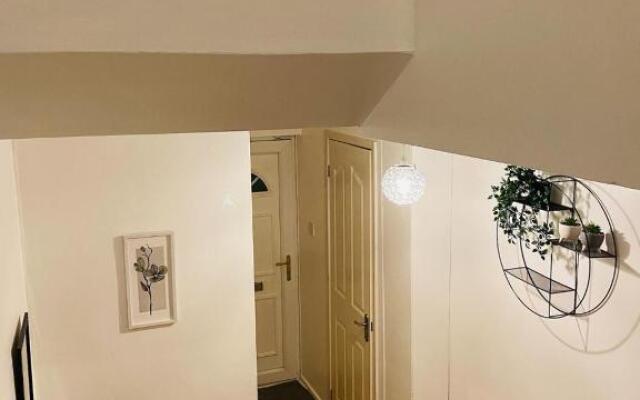 Cheerful home near City Centre,Station& RaceCourse