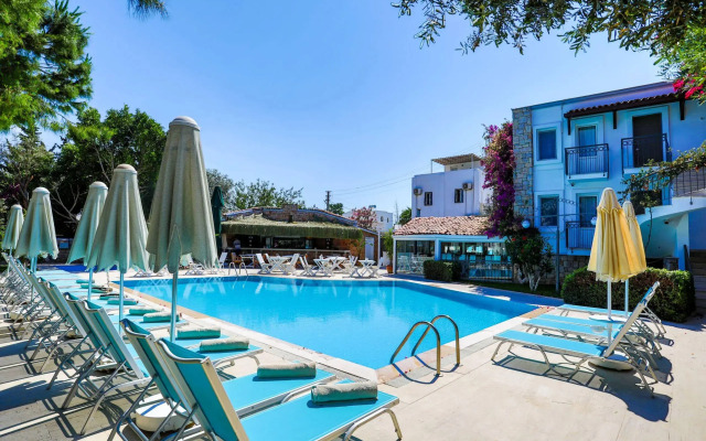 Moonshine Hotel & Suites