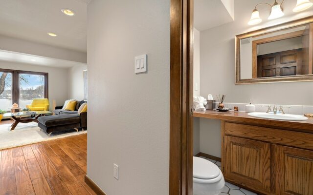 Peaceful Retro Retreat W/ Stunning Lake Views!