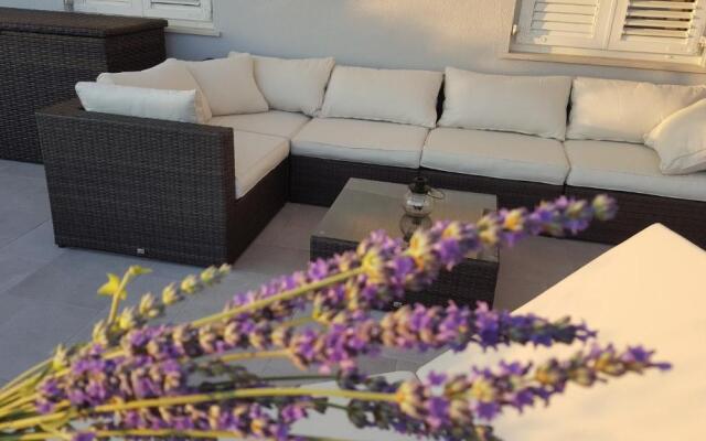 Apartment Infinity Blue