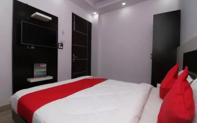 OYO 28090 Cocktail Hotel