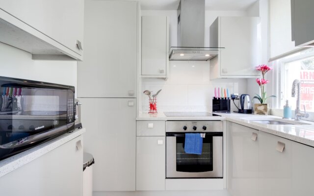 Large Studio Apartment  Central London