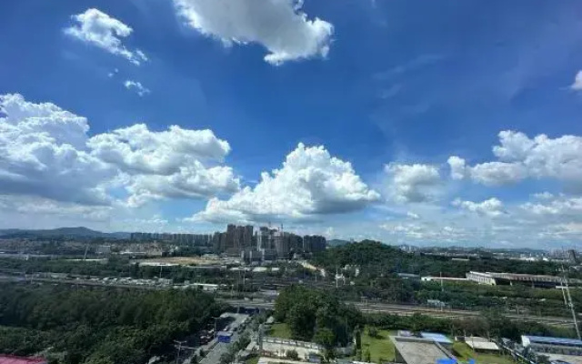 Tuju Hotel (Huangpu Hegui Square Branch)
