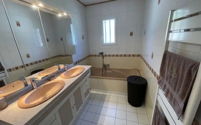 Villa in Vidauban With Pool & Vineyards Nearby