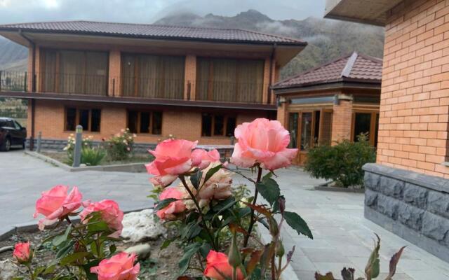 Family_hotel_vardisubani