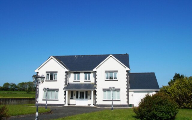 Efail Newydd Cross Inn