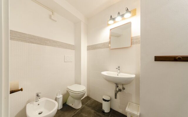 JOIVY Stylish Open-Plan Flat In Historic Centre