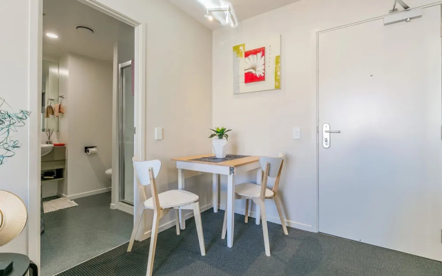 2 Bedroom Apt with City-view in Waldorf Tetra (Tetra 1105) – Guest Rooms – Auckland