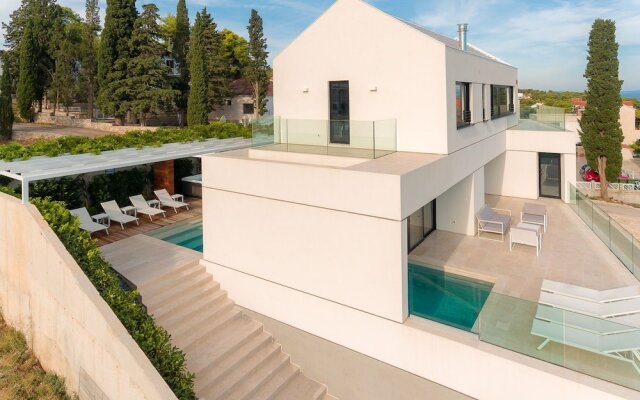 Luxury Villa Dominus With Swimming Pool