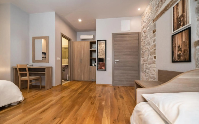 Tifani Luxury Rooms