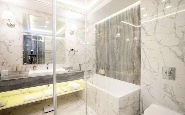 Tresor Le Palais Timisoara, Curio Collection By Hilton