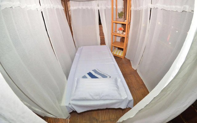 Lanas Beach Resort