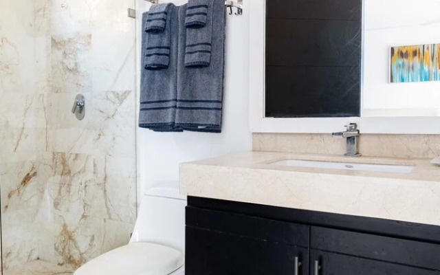 Elements Penthouse 22 4 Bedroom Condo by RedAwning