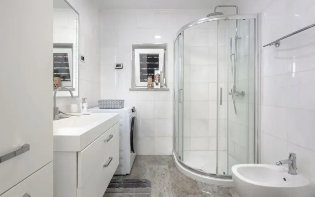 Apartment Ayni With Private Pool