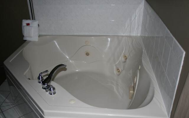 America Inn Lodge & Suites