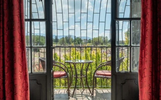 Centro 4bedroom Home on Stirling Dickinson