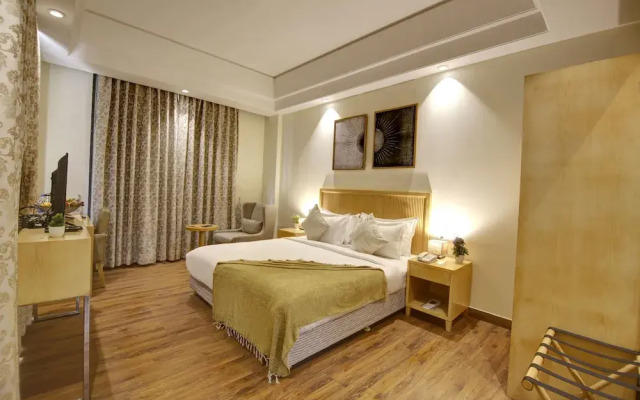 Saltstayz Select - Galleria Market & Golf Course Road
