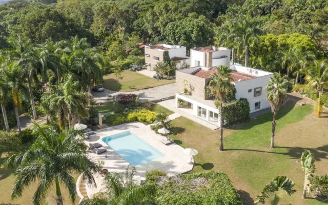 Luxe Villa San Jerónimo by Nomad Guru