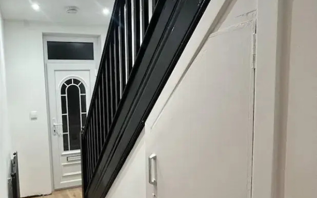 Modern Cosy Spacious 4 Bedroom House