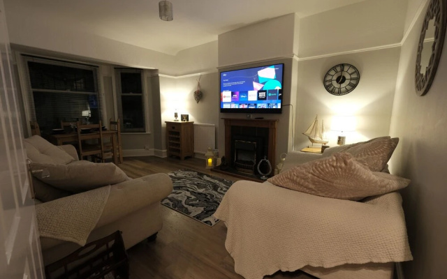 2br-beachviews-petfriendly-freeparking