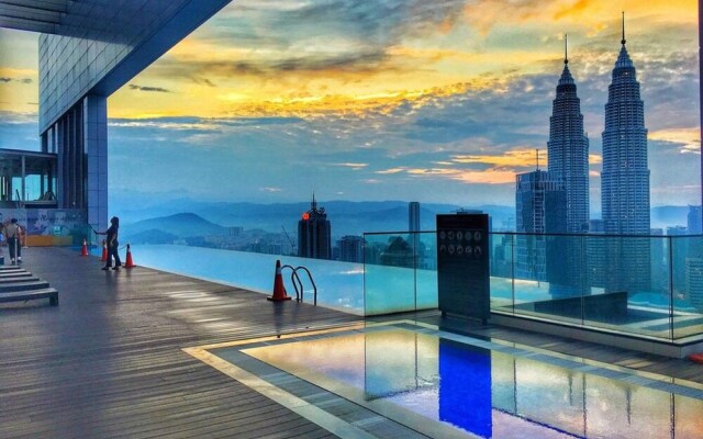 KL Platinum Suites by SNC