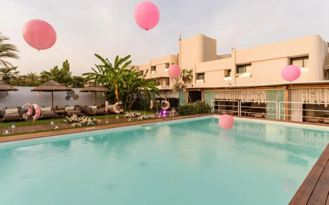 Cumeja - Beach Club & Hotel